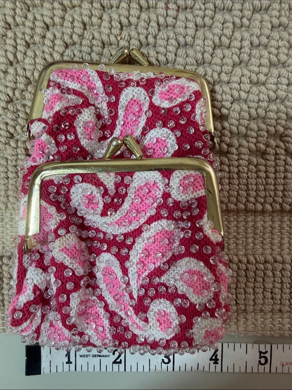 Vintage Handcrafted Pink Sequin Beaded Kiss-Lock Coin Purse Made in Hong Kong